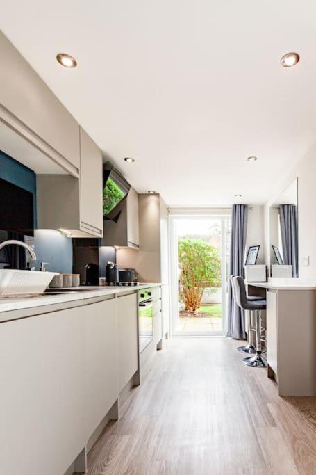One Bedroom Apartment, Driveway, Bracknell Centre Extérieur photo