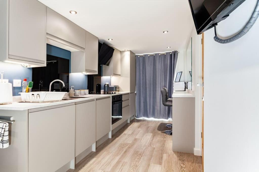 One Bedroom Apartment, Driveway, Bracknell Centre Extérieur photo