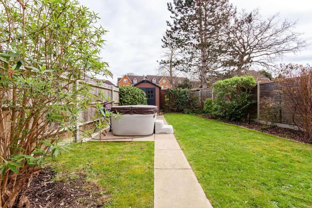 One Bedroom Apartment, Driveway, Bracknell Centre Extérieur photo